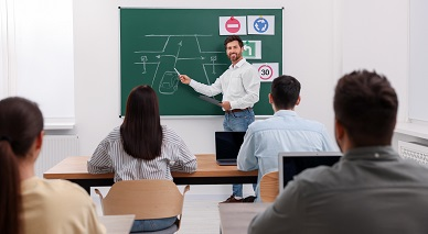 Профессия преподавателя ПДД и теории в автошколе – обязанности, зарплата