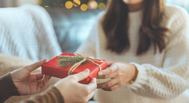 Сертификаты АНО «НИИДПО»: дарите не вещи, а возможности для развития