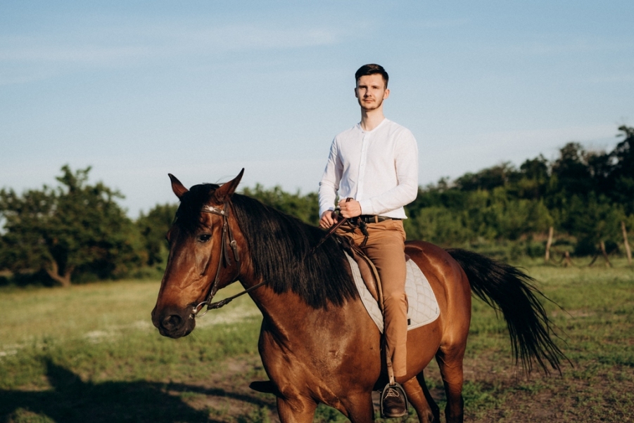 Как тренеру по конному спорту найти работу