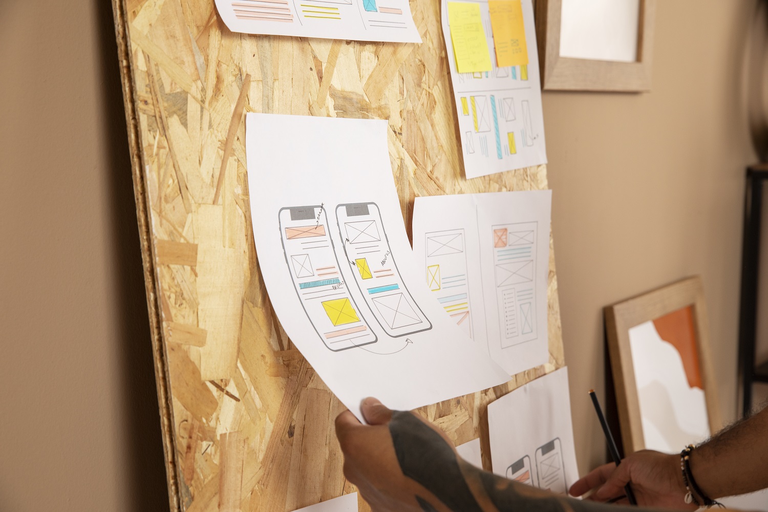 В чем разница между веб-дизайнером и UI/UX-дизайнером?